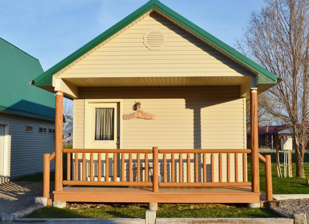 Sleepy J Cabins Swan Valley Room photo