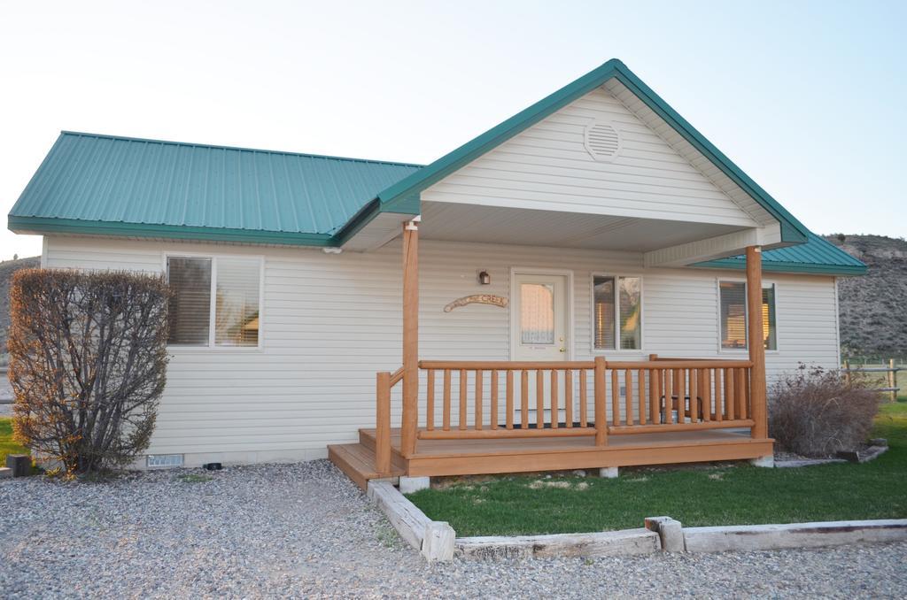 Sleepy J Cabins Swan Valley Exterior photo