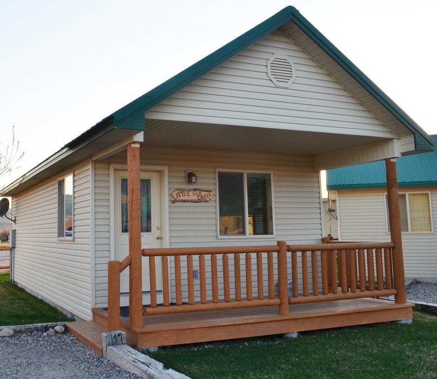 Sleepy J Cabins Swan Valley Exterior photo