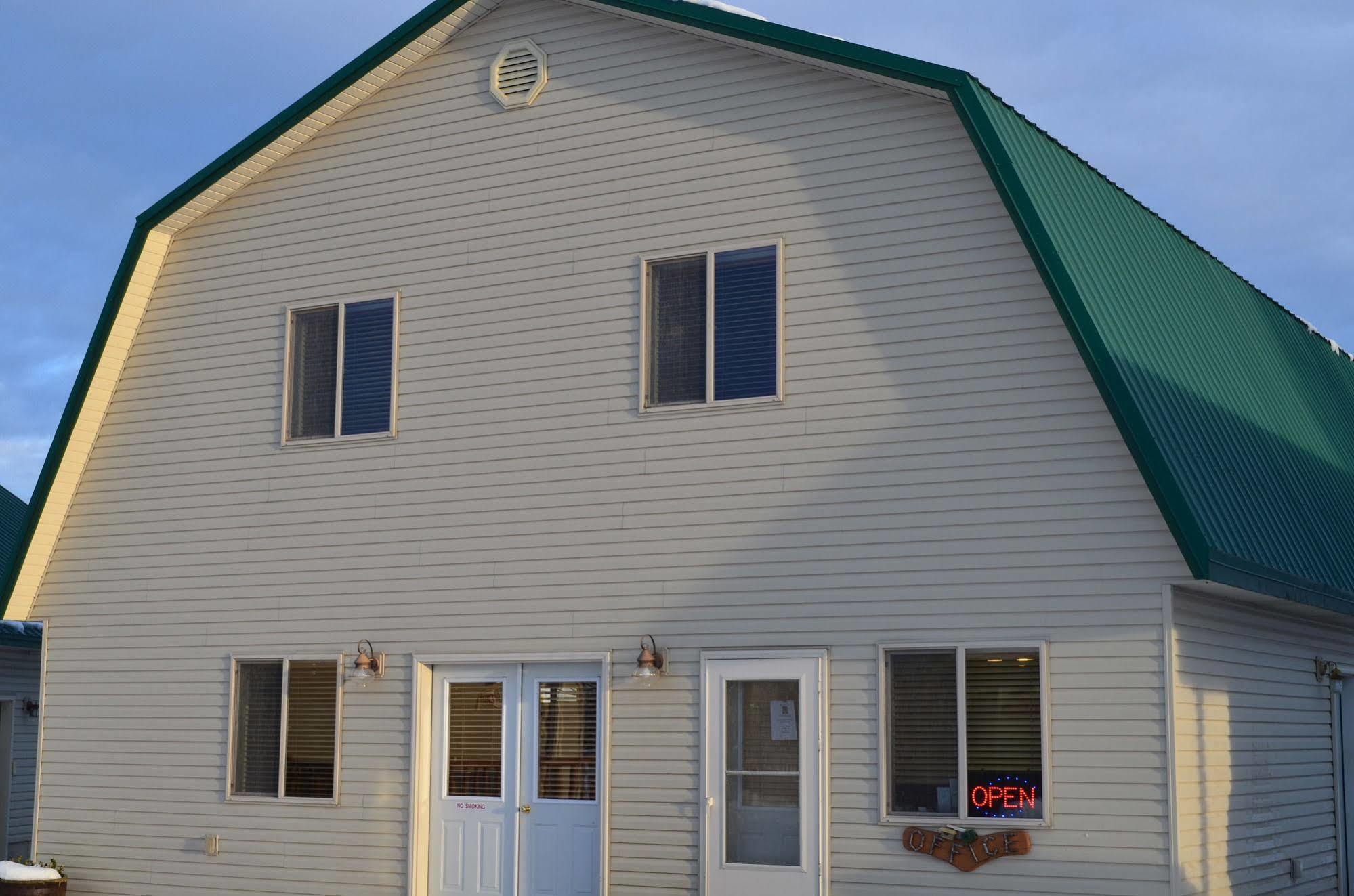 Sleepy J Cabins Swan Valley Exterior photo