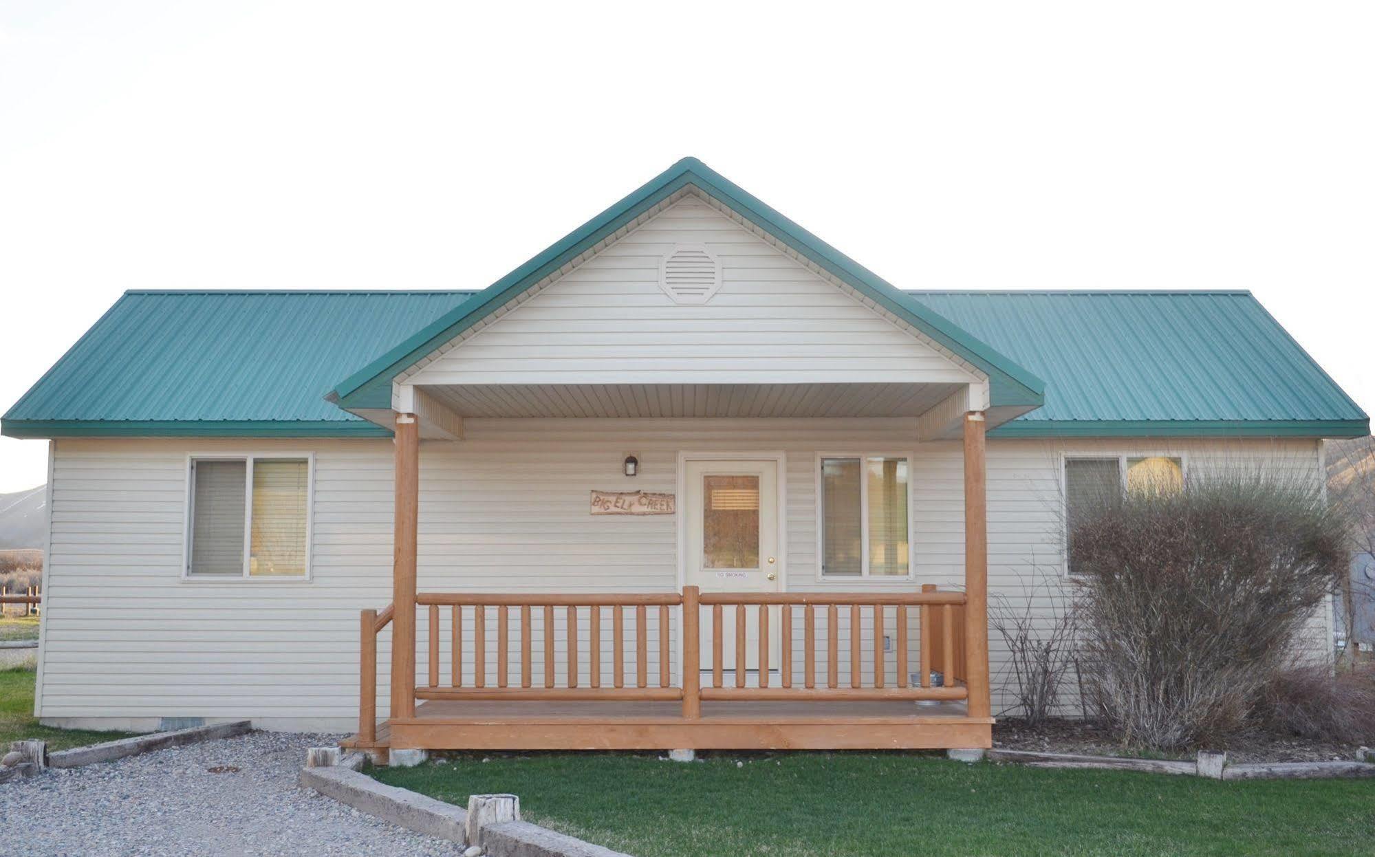 Sleepy J Cabins Swan Valley Exterior photo