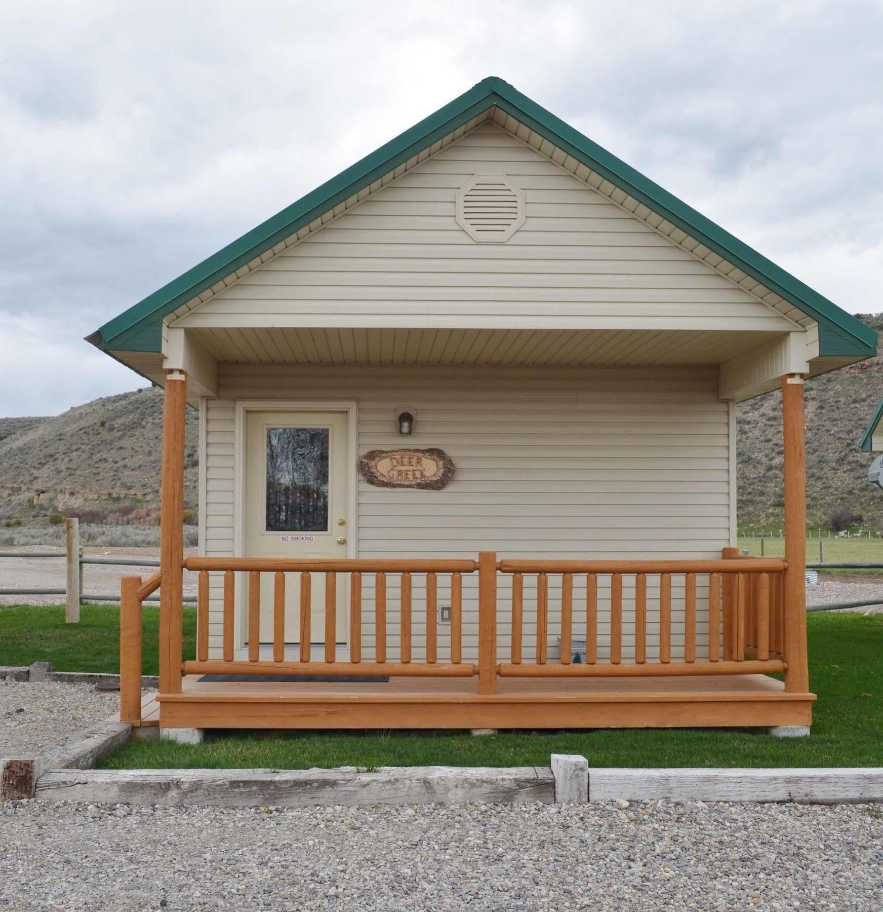 Sleepy J Cabins Swan Valley Exterior photo